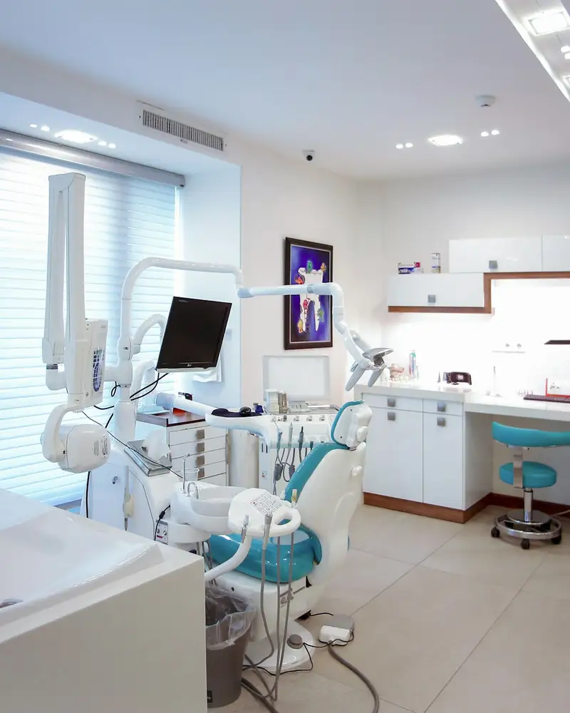 Box dental luminoso, con sillón y equipos